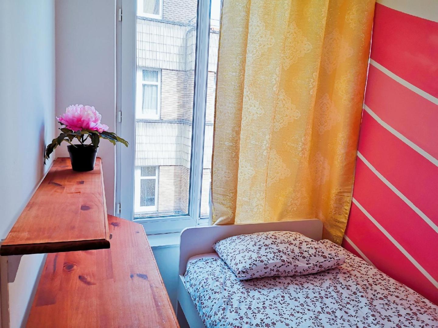 A Private Room For Backpacker Share Bathroom Bruxelles Exterior foto
